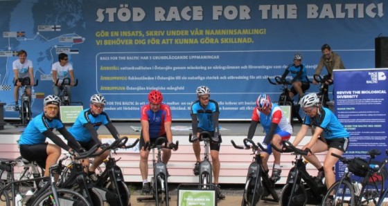 Race for the Baltic with volunteers, cyclists, and research Mats Amundin at Kolmården Zoon. 